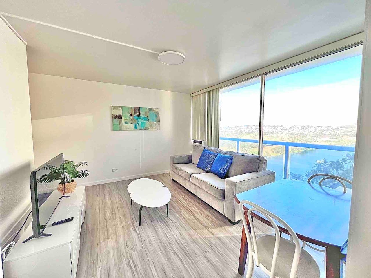 Aloha Suite: 1BR at center Waikiki w/ free parking - Image 2