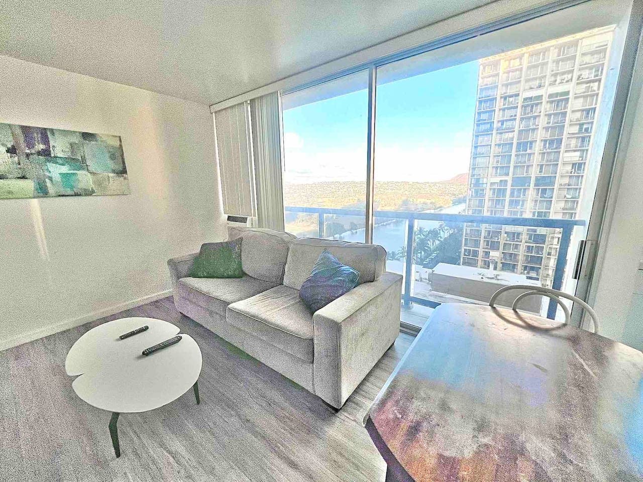 Aloha Suite: 1BR at center Waikiki w/ free parking - Image 3