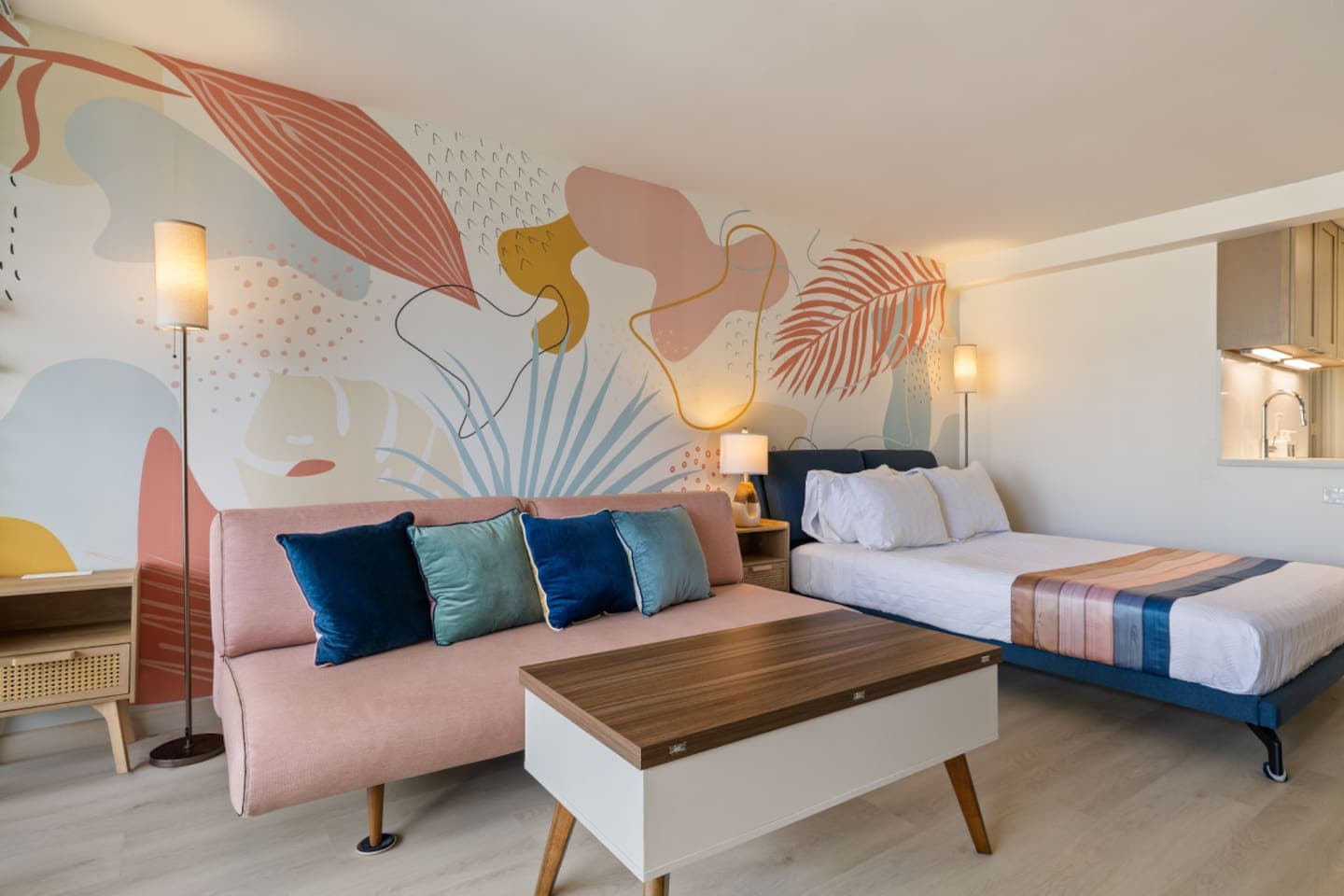 Newly Renovated Pink Paradise Studio - Image 2