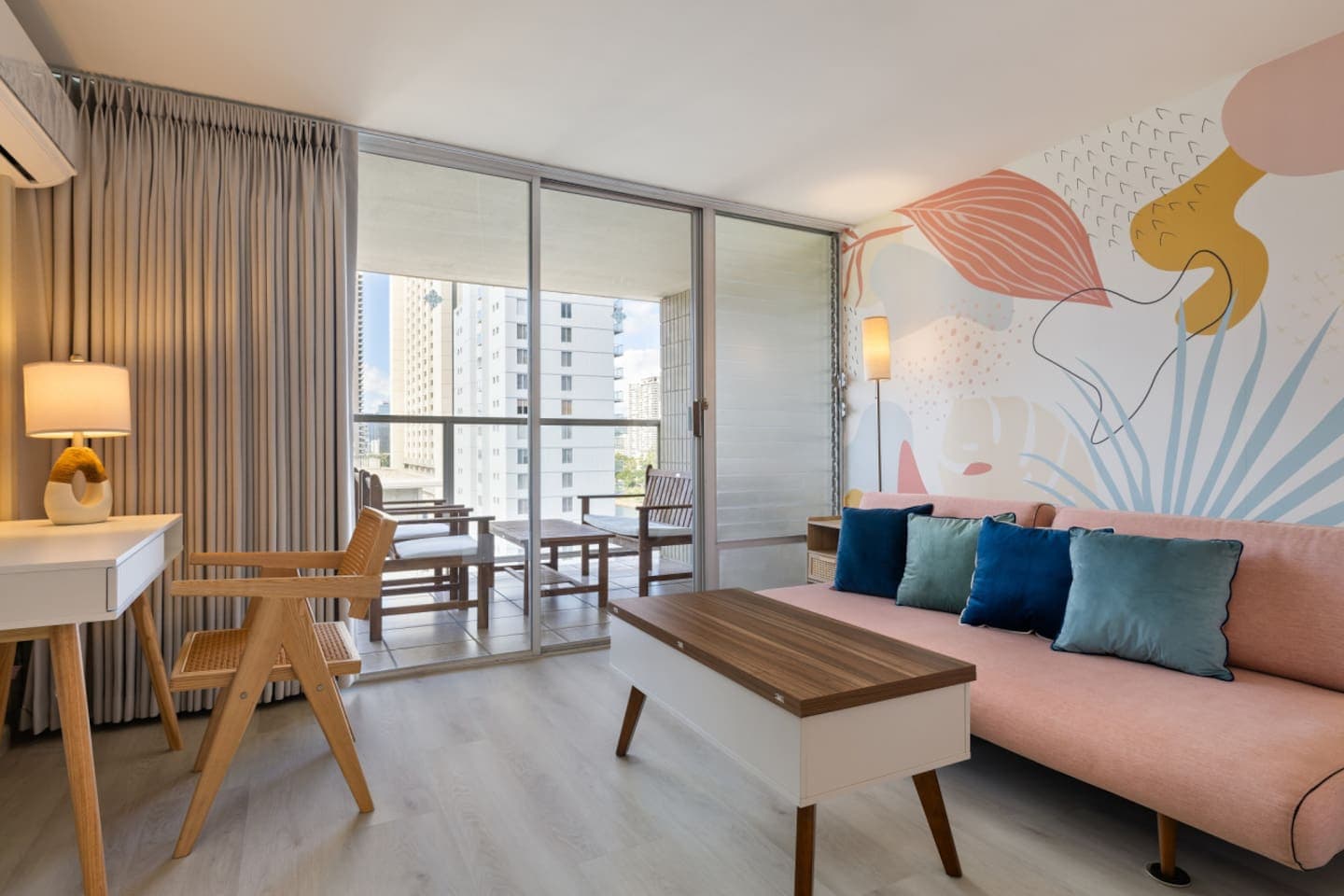 Newly Renovated Pink Paradise Studio - Image 5