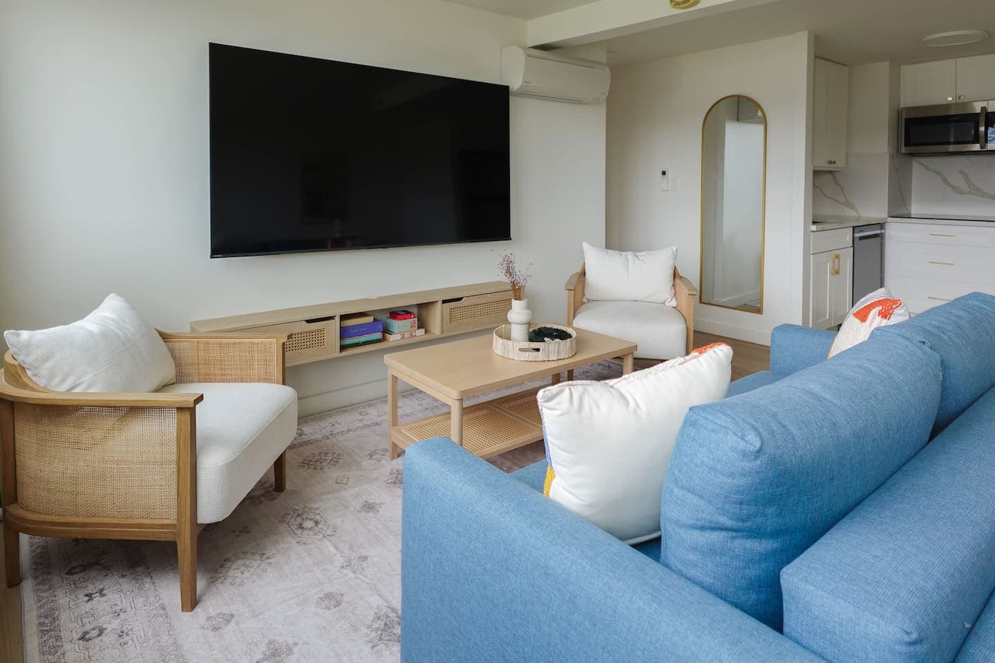 Stylish and Cozy One-Bedroom at Island Colony - Image 3