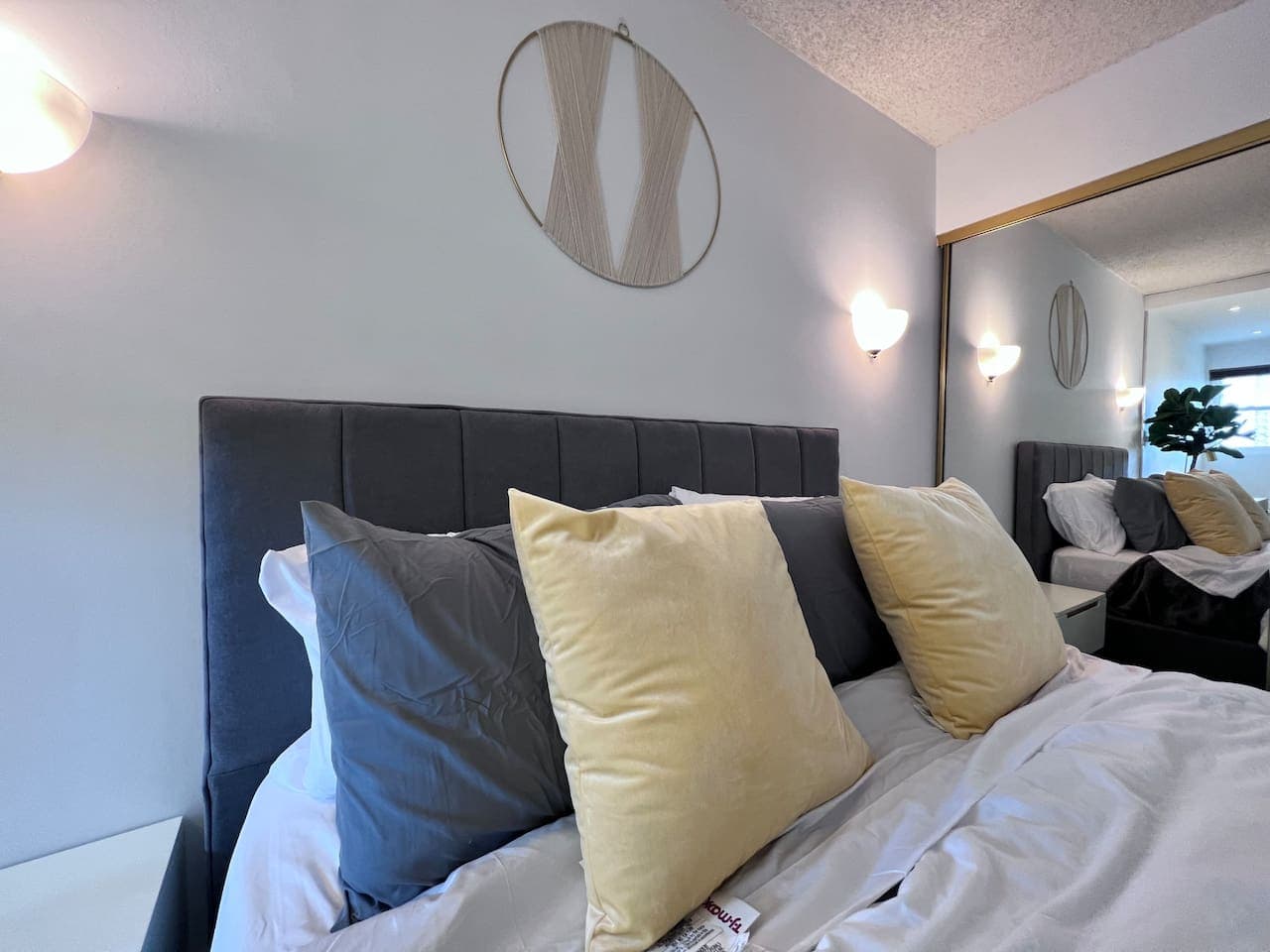 Renovated Modern Pad  in Central Waikiki /w Parkng - Image 3