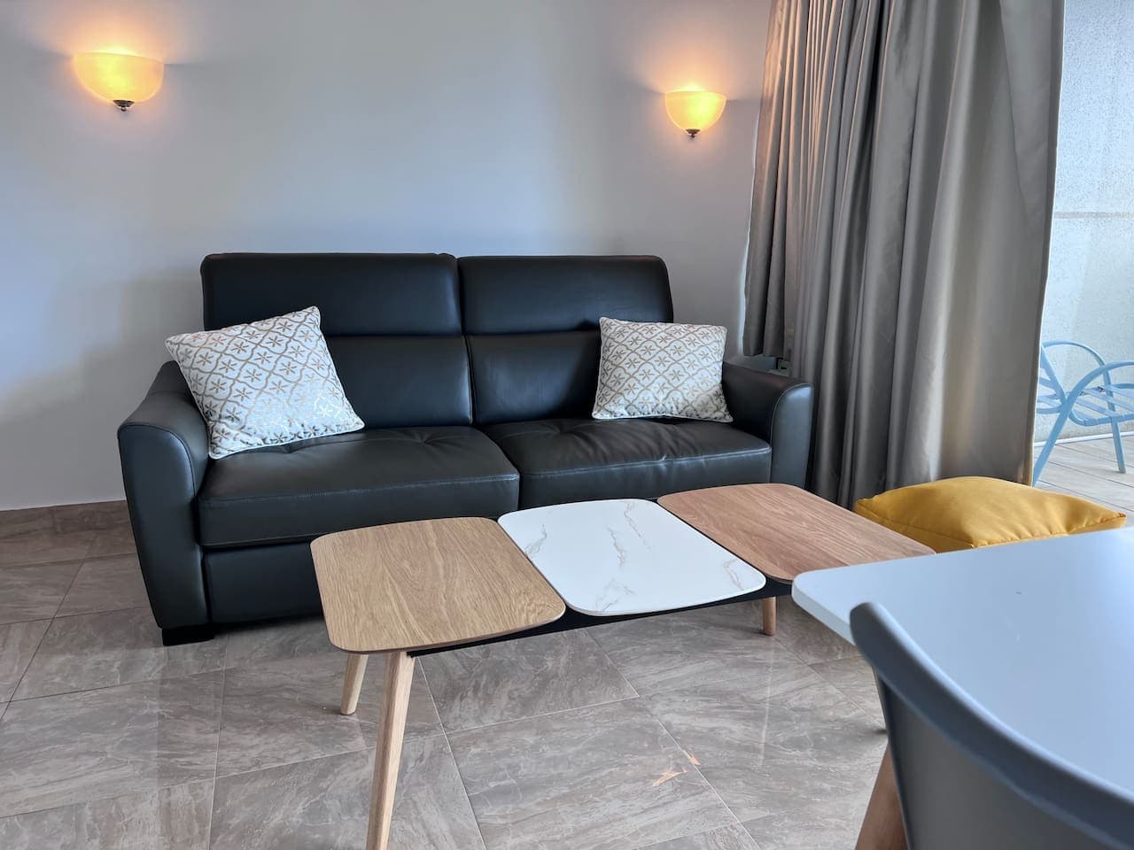 Renovated Modern Pad  in Central Waikiki /w Parkng - Image 4