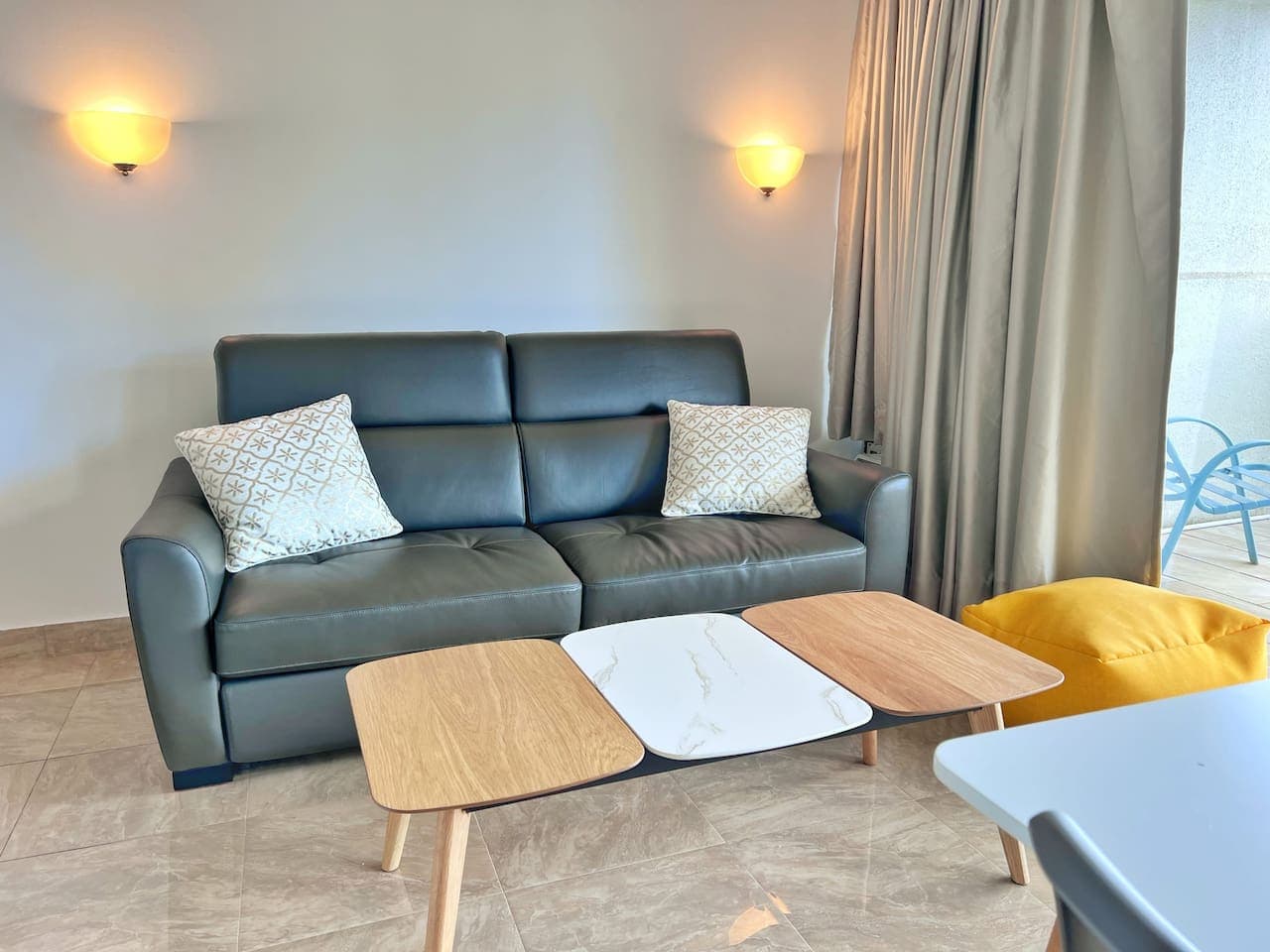Renovated Modern Pad  in Central Waikiki /w Parkng - Image 6