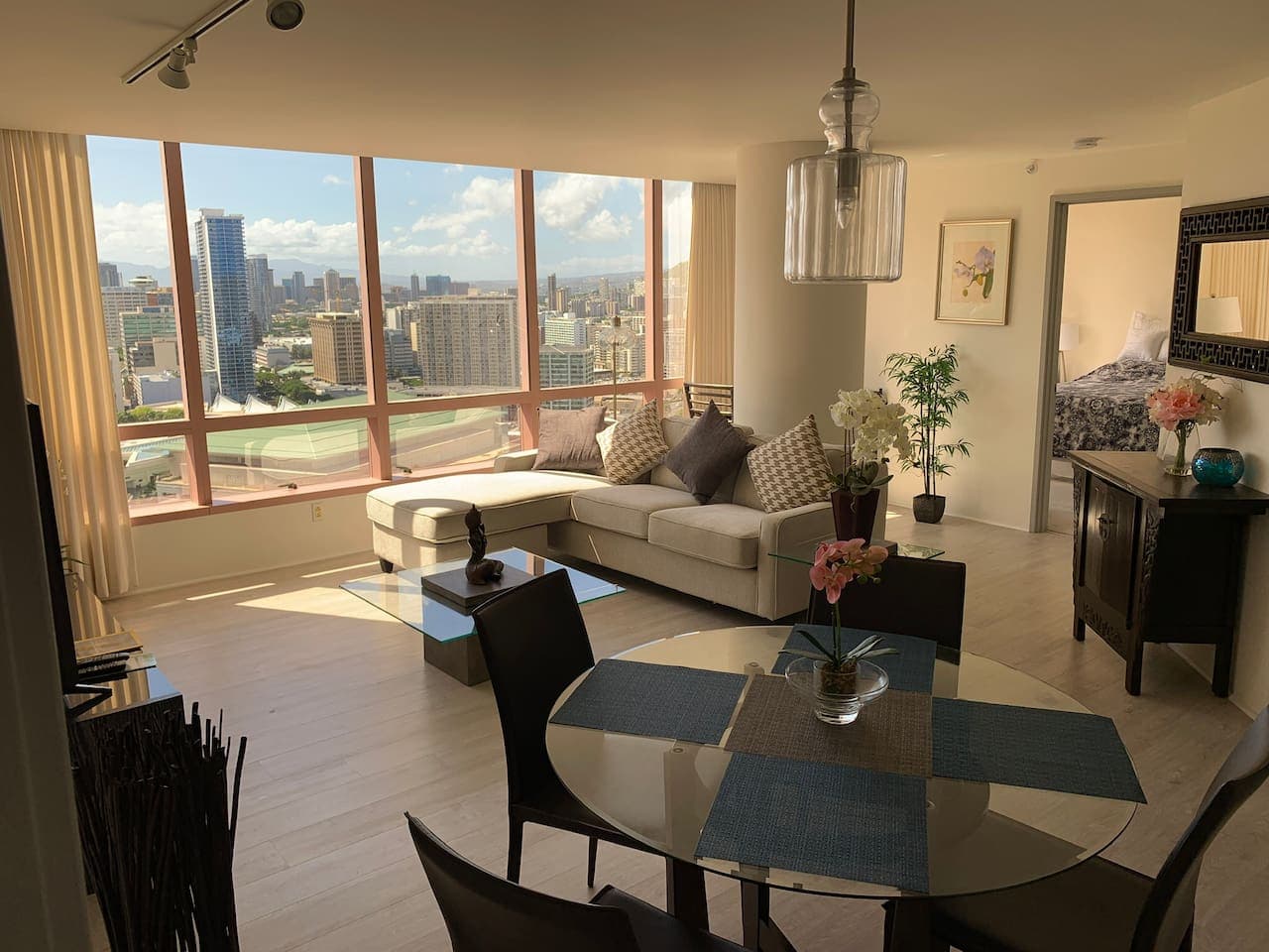Modern Luxury Condo at the gateway of Waikiki