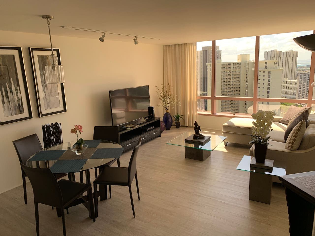 Modern Luxury Condo at the gateway of Waikiki - Image 2
