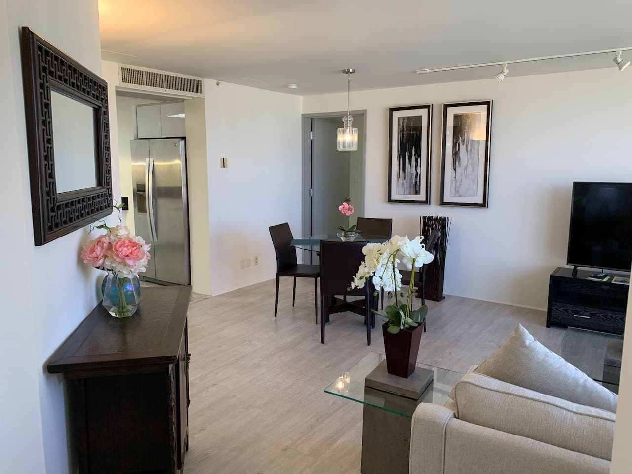 Modern Luxury Condo at the gateway of Waikiki - Image 3