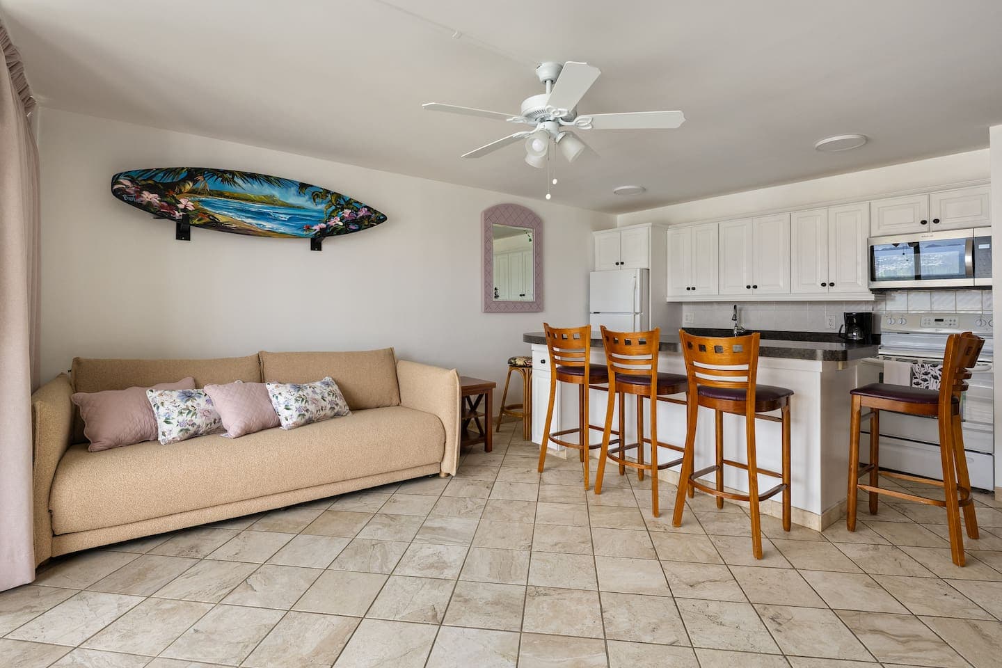 Newly Renovated 1BR with view & free parking - Image 5