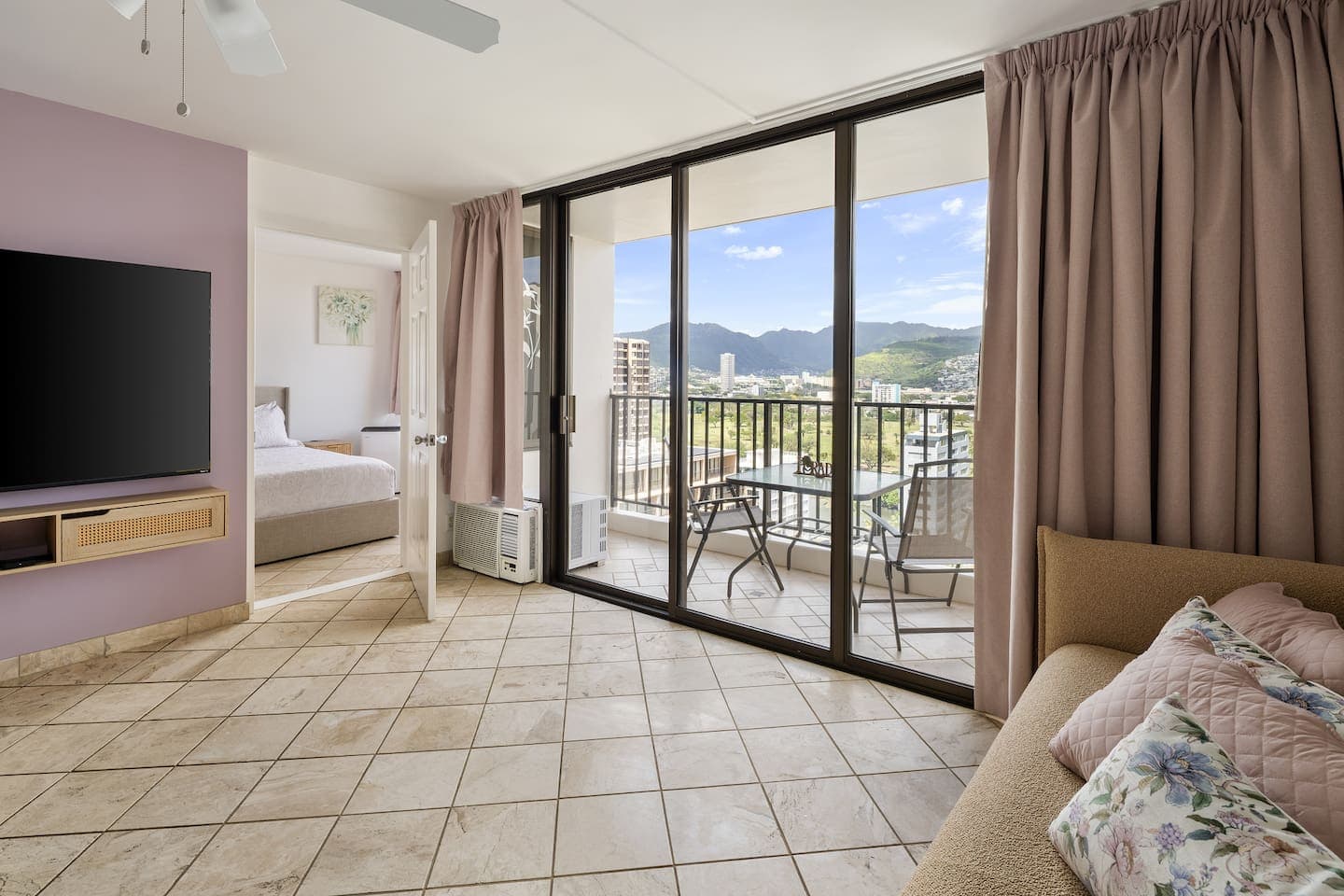 Newly Renovated 1BR with view & free parking - Image 6