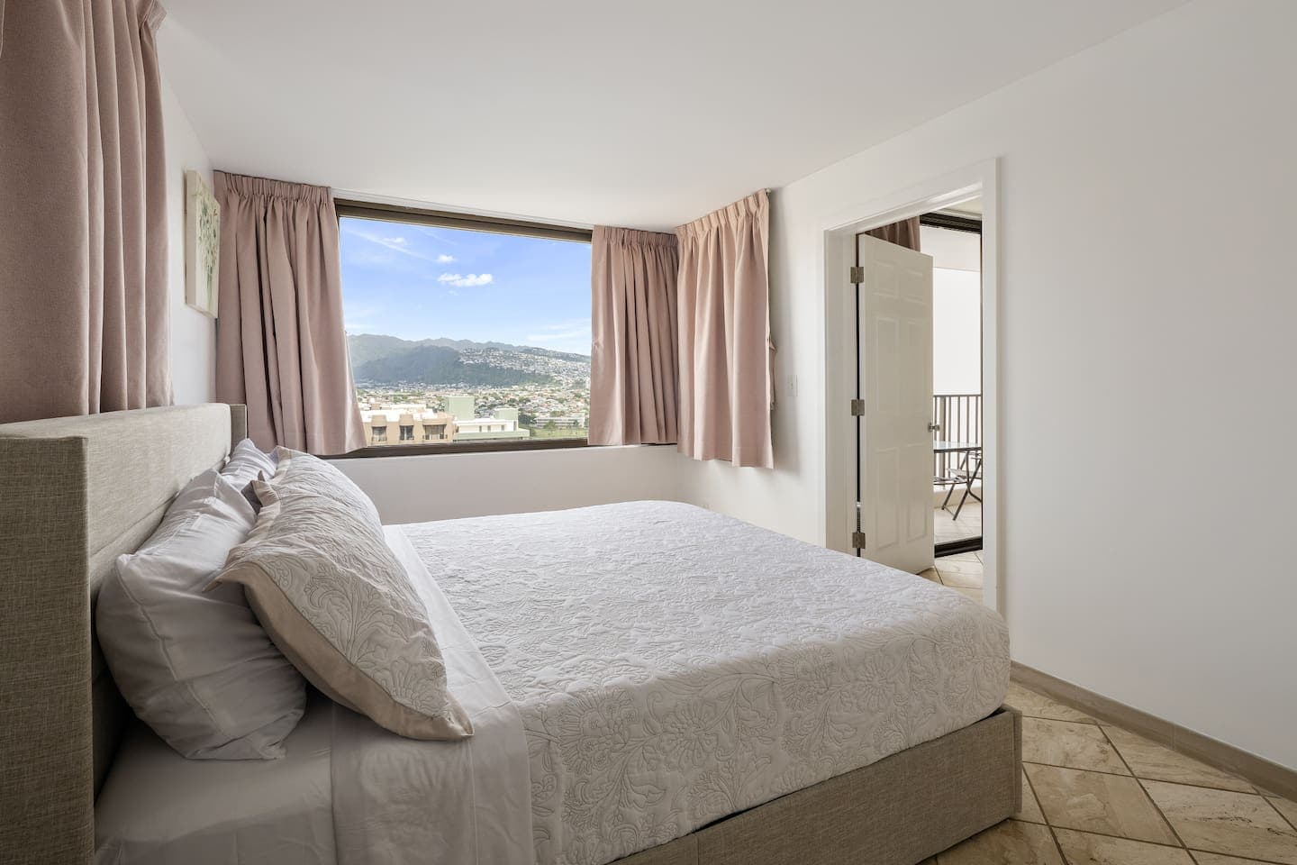 Newly Renovated 1BR with view & free parking